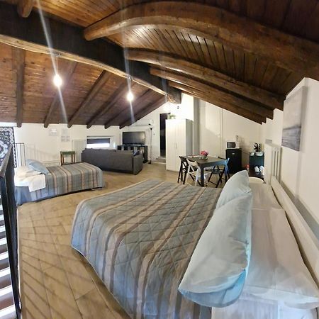 La Tana Dei Corgi Bed & Breakfast Moncrivello Dış mekan fotoğraf