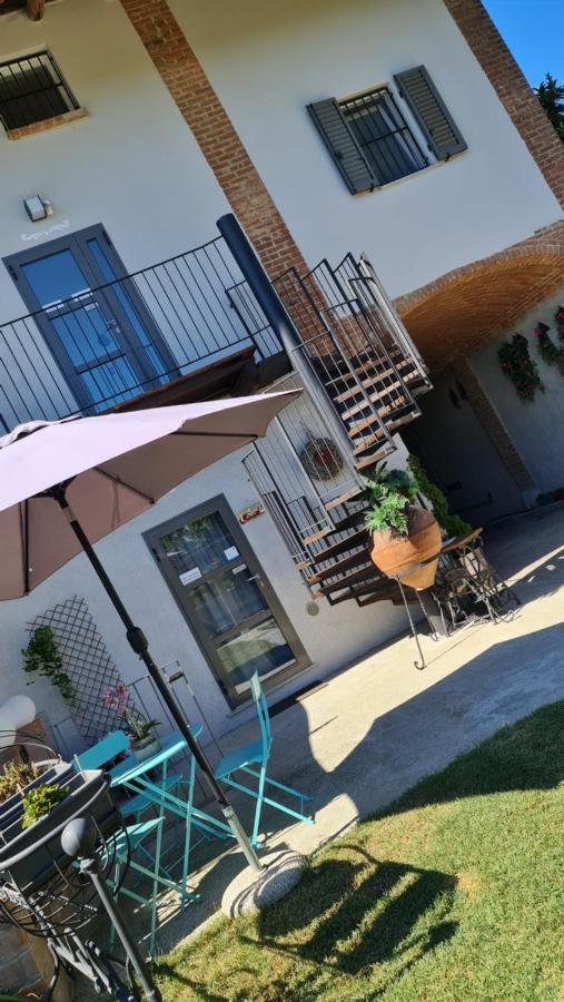 La Tana Dei Corgi Bed & Breakfast Moncrivello Dış mekan fotoğraf
