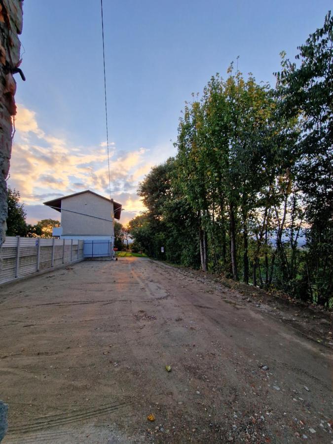 La Tana Dei Corgi Bed & Breakfast Moncrivello Dış mekan fotoğraf
