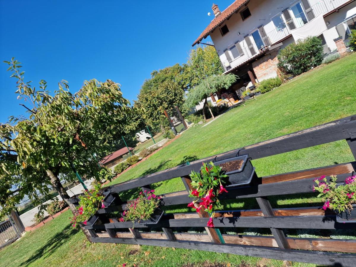 La Tana Dei Corgi Bed & Breakfast Moncrivello Dış mekan fotoğraf