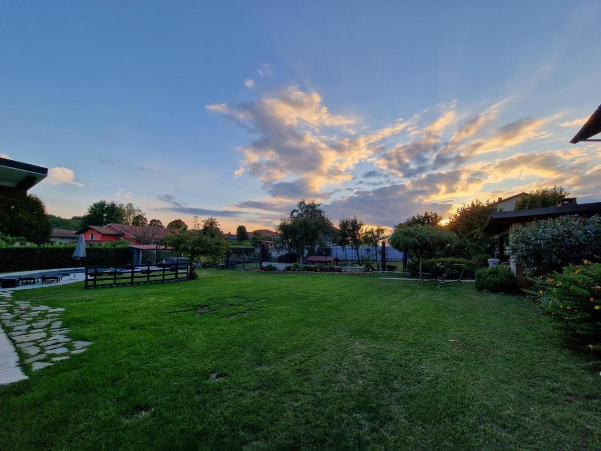 La Tana Dei Corgi Bed & Breakfast Moncrivello Dış mekan fotoğraf