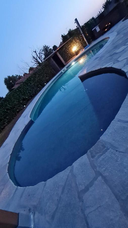 La Tana Dei Corgi Bed & Breakfast Moncrivello Dış mekan fotoğraf