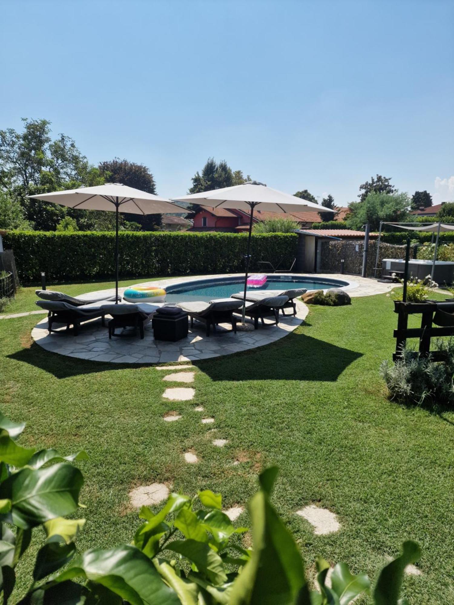 La Tana Dei Corgi Bed & Breakfast Moncrivello Dış mekan fotoğraf