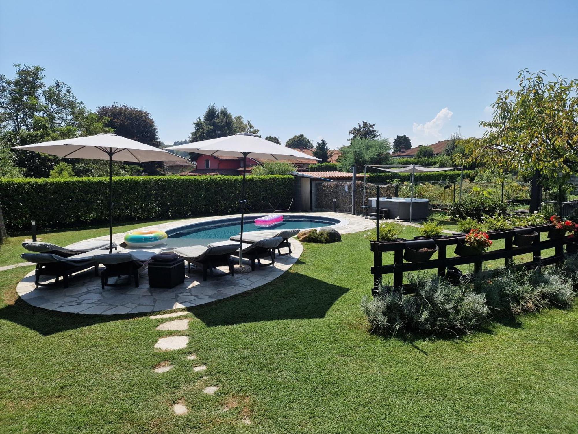 La Tana Dei Corgi Bed & Breakfast Moncrivello Dış mekan fotoğraf