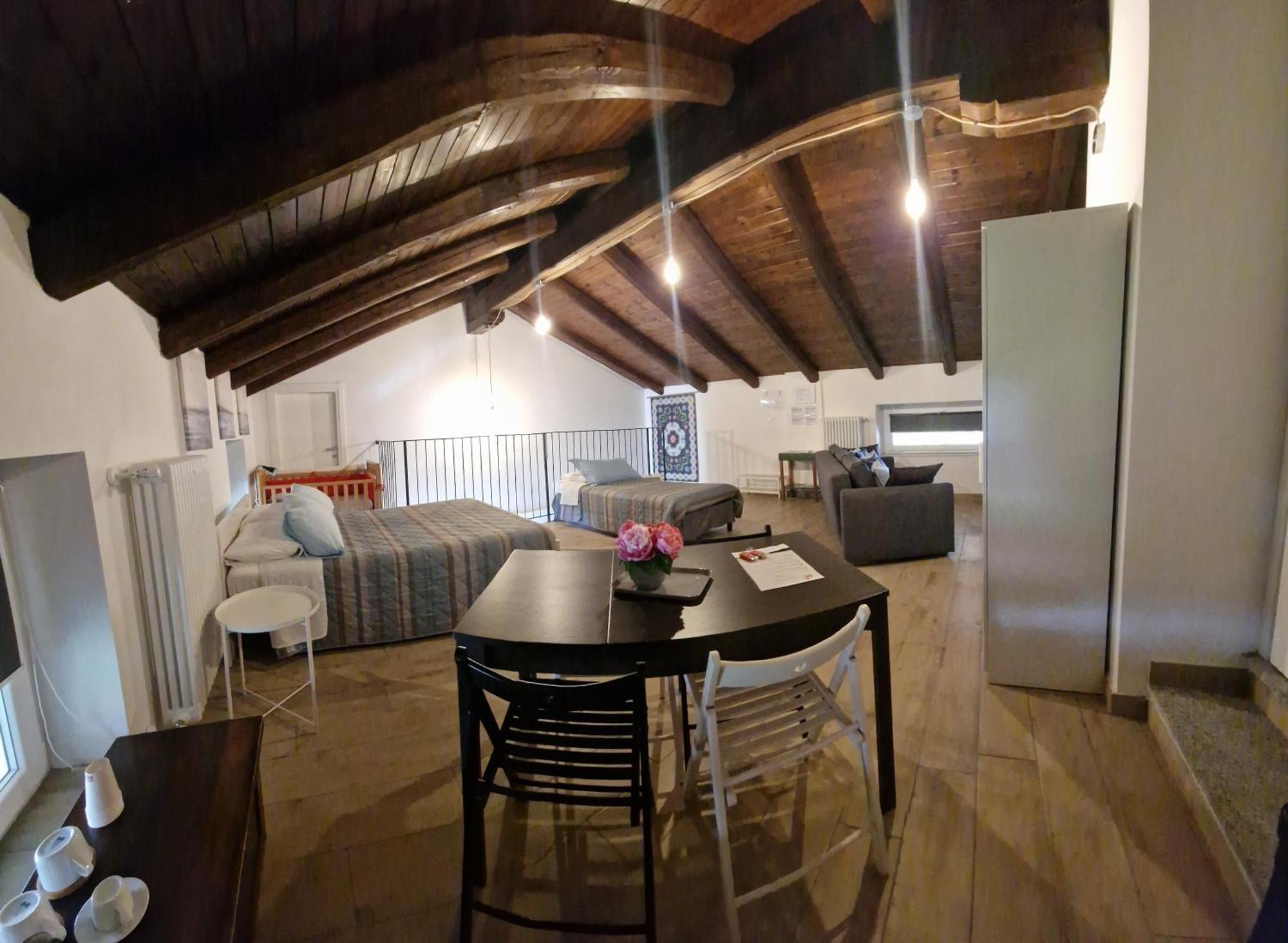 La Tana Dei Corgi Bed & Breakfast Moncrivello Dış mekan fotoğraf
