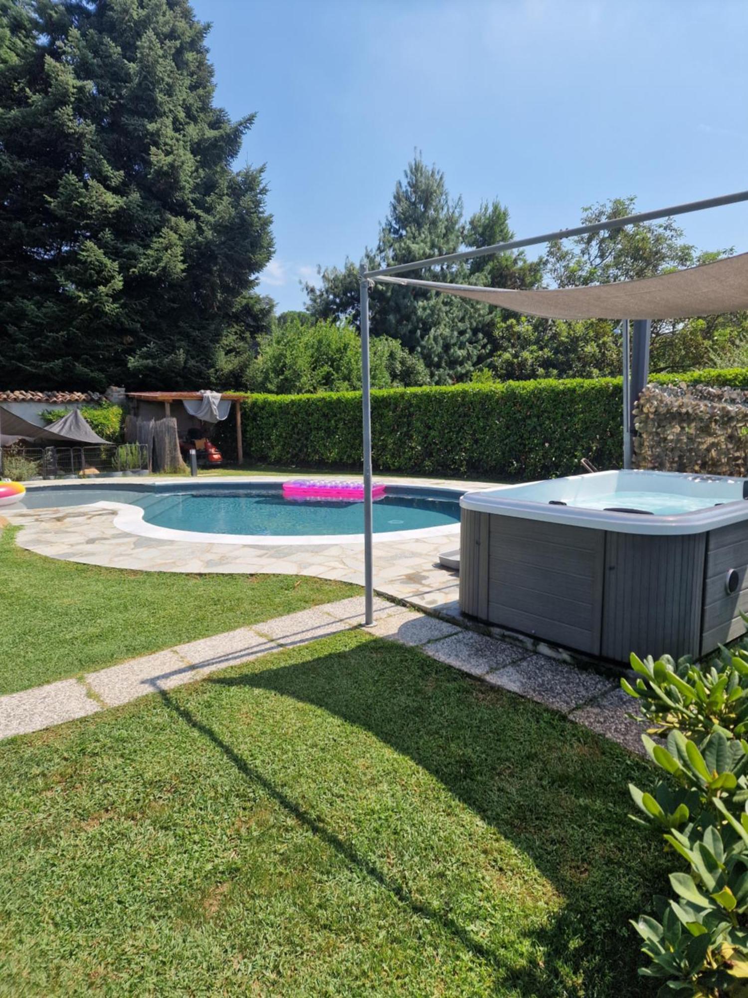 La Tana Dei Corgi Bed & Breakfast Moncrivello Dış mekan fotoğraf