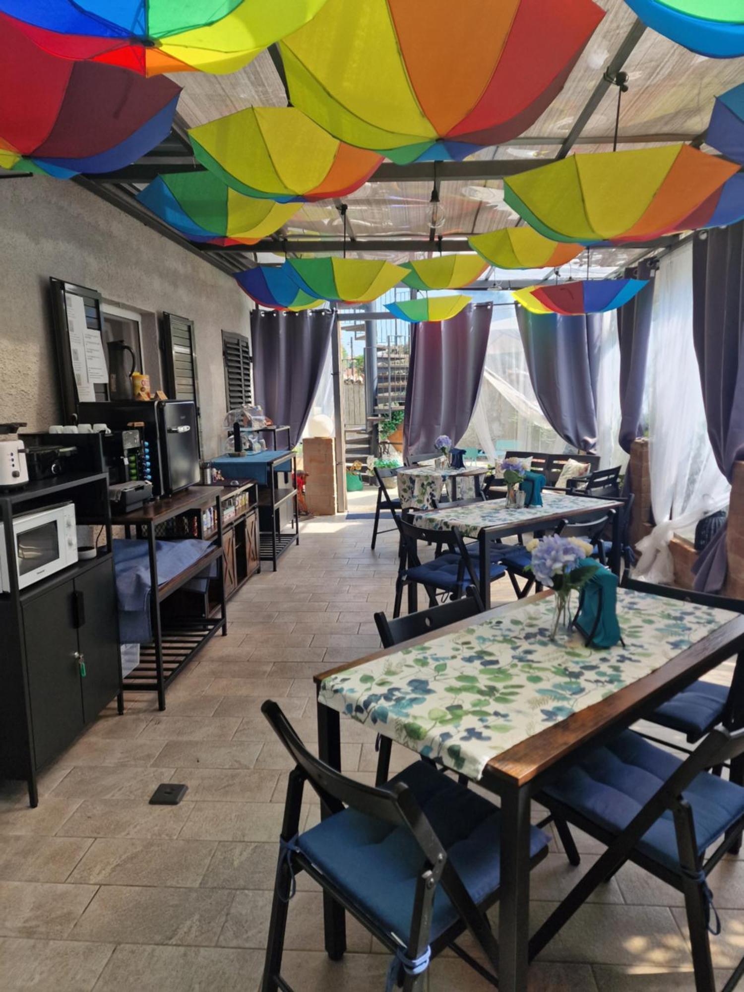 La Tana Dei Corgi Bed & Breakfast Moncrivello Dış mekan fotoğraf